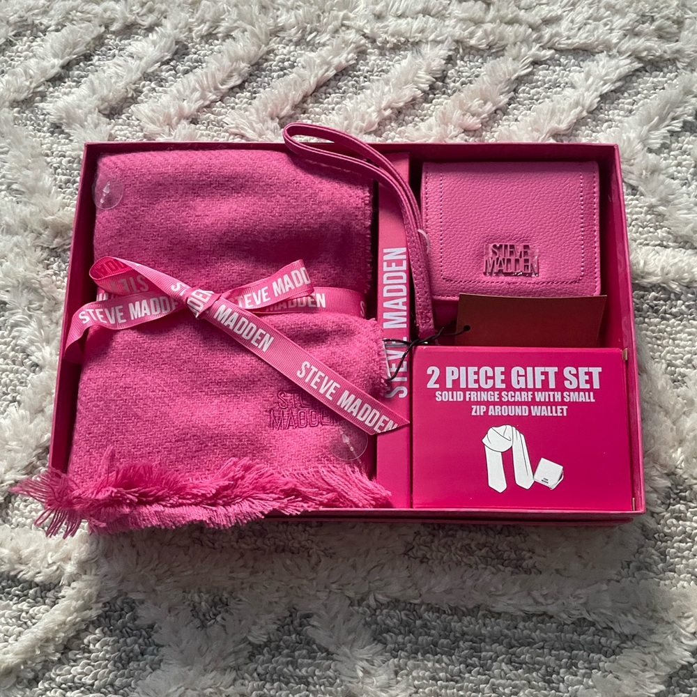 Hot pink Steve Madden, set with scarf and purse